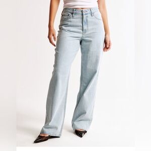 Abercrombie & Fitch Curve Love High-Rise Loose Jeans